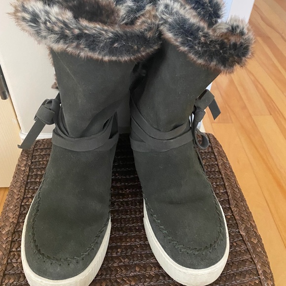 Toms Green Suede Fur Lined Ankle Boots - Picture 1 of 5